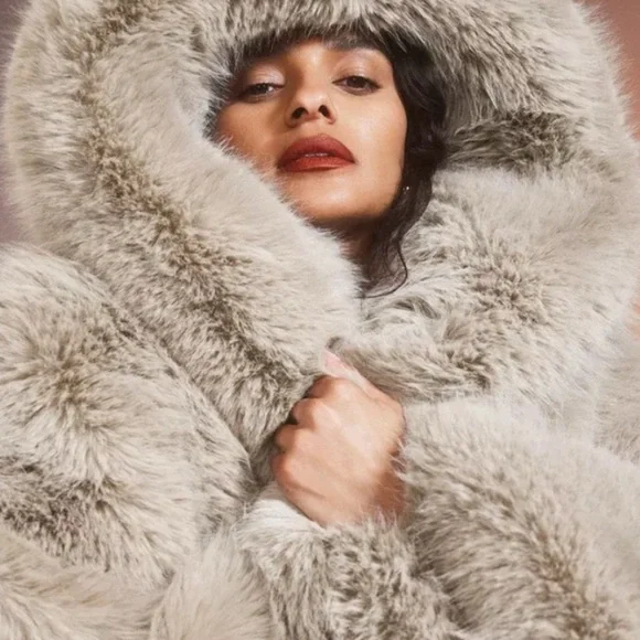 New $698 Alo Yoga Opulent Faux Fur Statement Jacket Coat W/ Hood Mushroom XS S - Picture 2 of 5